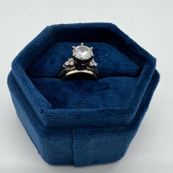 White Gold Engagement and Wedding Bands Set - Picture 5 of 9